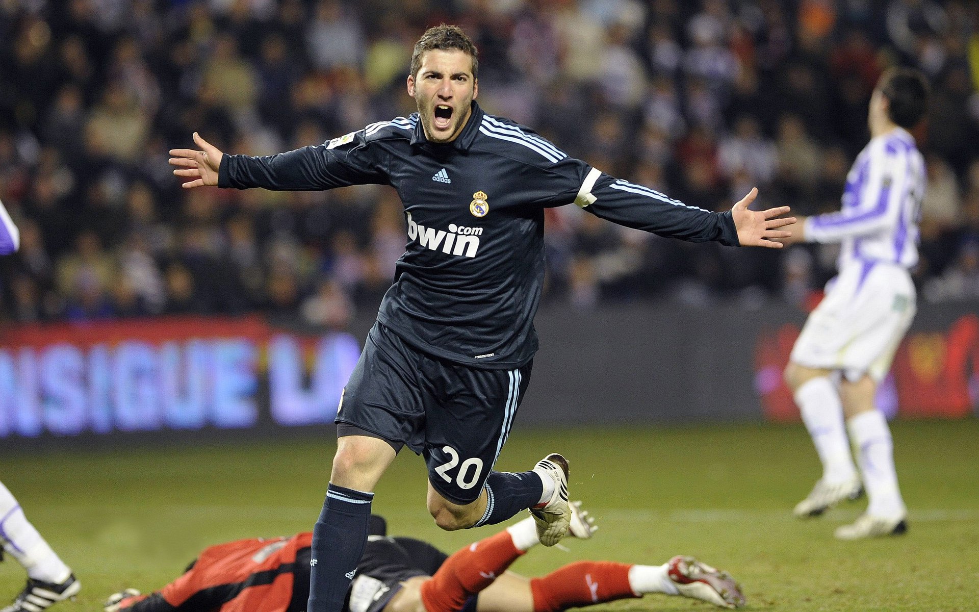 勒沃库森逆转取胜,勒沃库森 转会