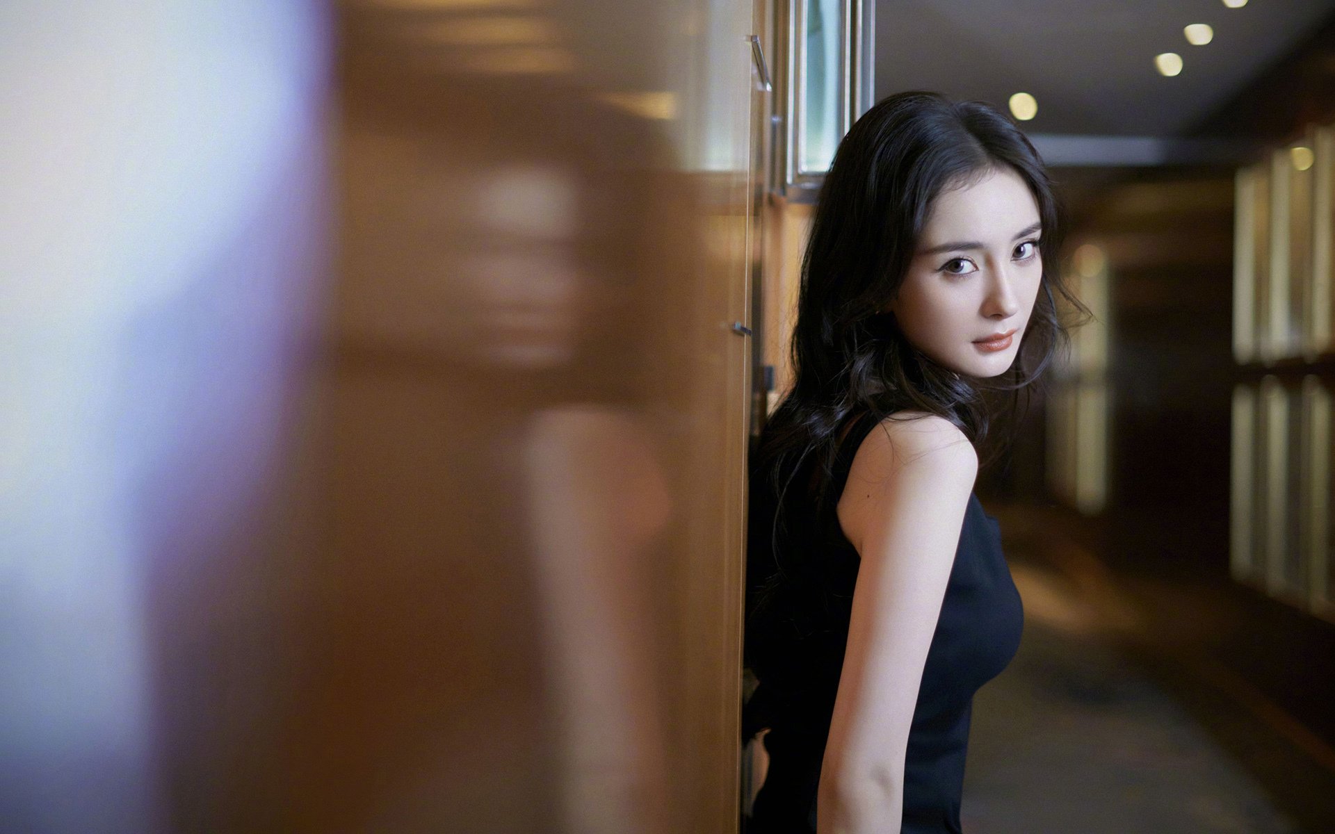 AYX官网-西甲裁判沟通语言对球队犯规倾向引导的间接影响研究，西甲裁判服装