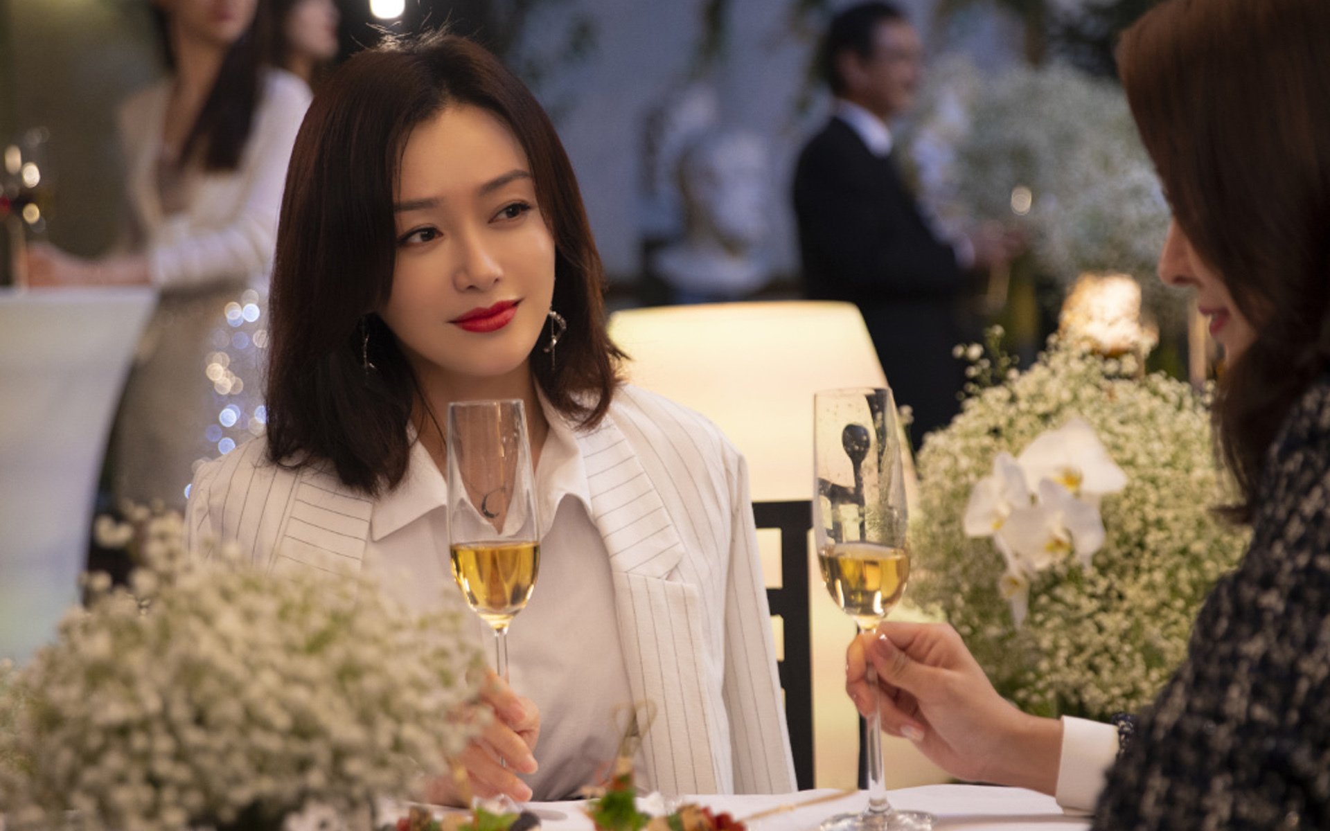 球队内部分组对抗训练氛围紧张竞争机制初显成效，队伍球队